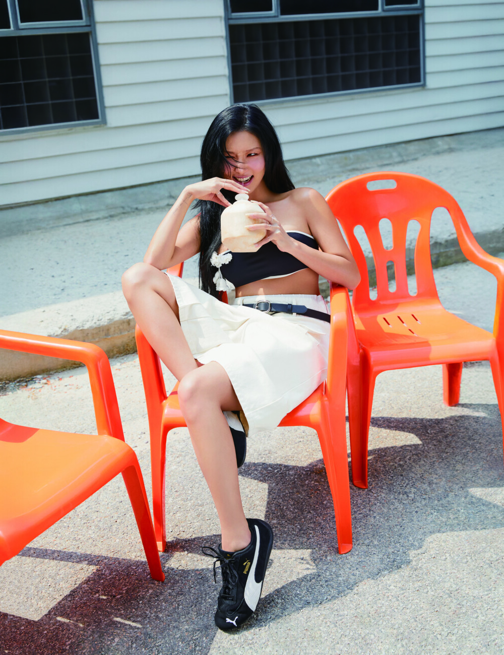 새로운 전환점에 선 화사는 다시 한번 사랑을 뜨겁게 믿어보기로 했다. 두 번째 챕터를 맞이하는 화사의 쿨한 여름.