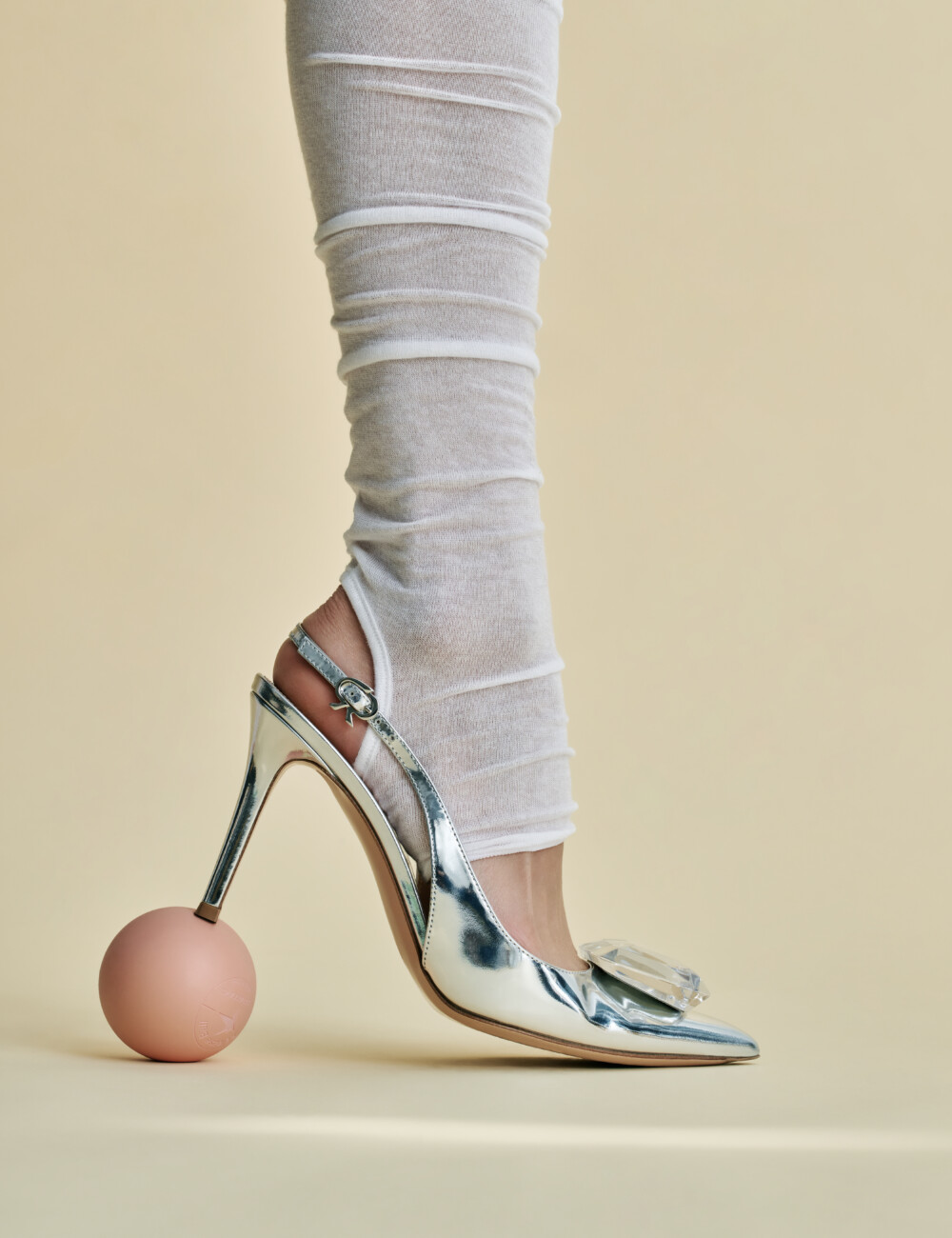 우리의 두 발에 생각보다 많은 것이 달려 있다. 발만 잘 관리해도 온몸의 균형과 건강을 지킬 수 있다는 사실!