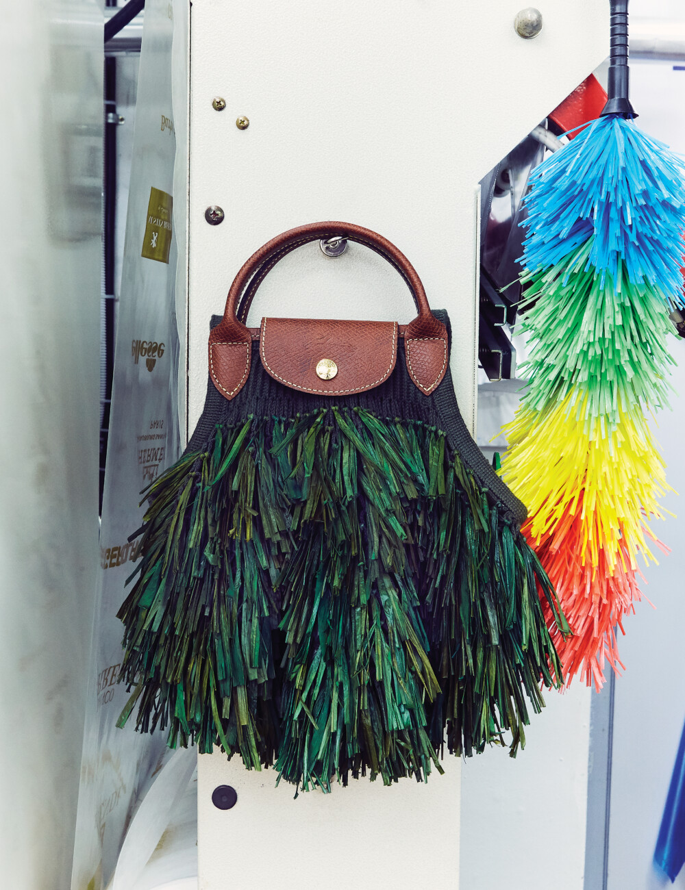 겨우내 미뤄왔던 옷장 속의 숙제들을 하나둘 처리하기 위해 찾아간 수선집